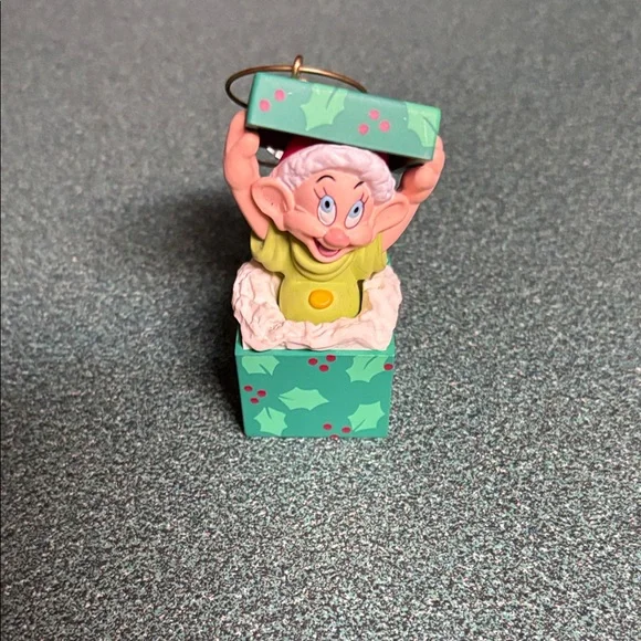 Dopey Christmas Ornament - Picture 1 of 3